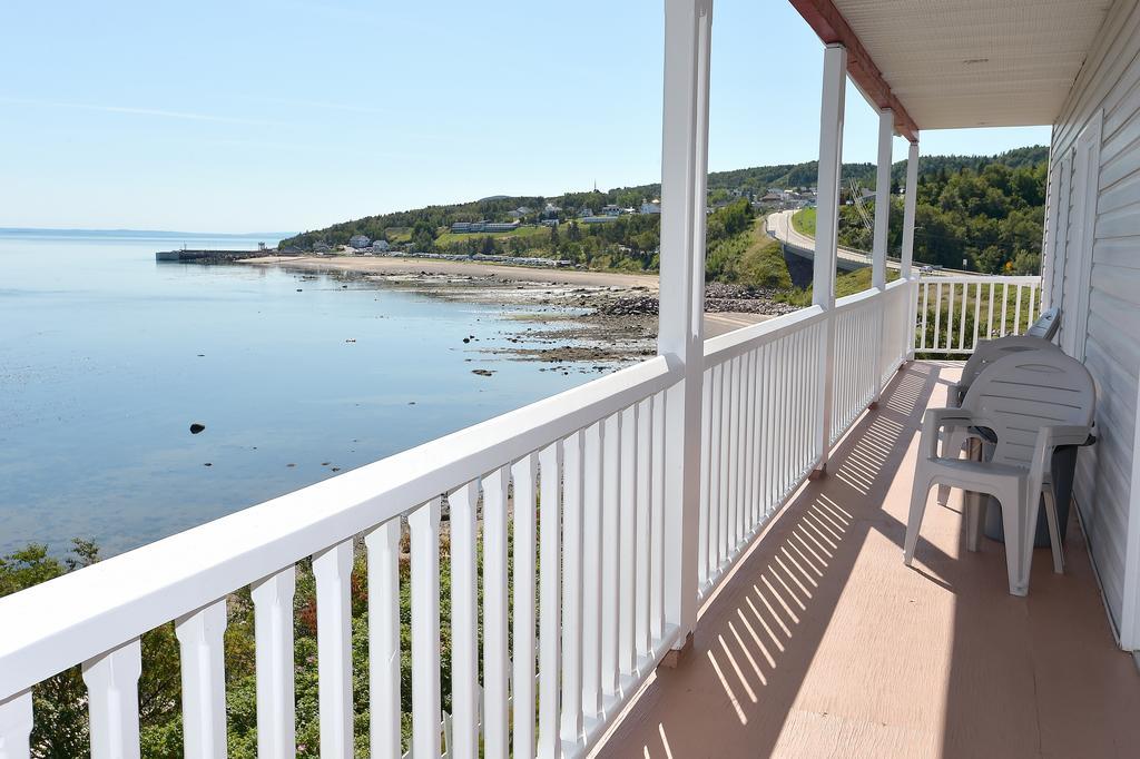 Motel Et Chalets Bo-Fleuve Evangeline Saint-Simeon  Exterior photo